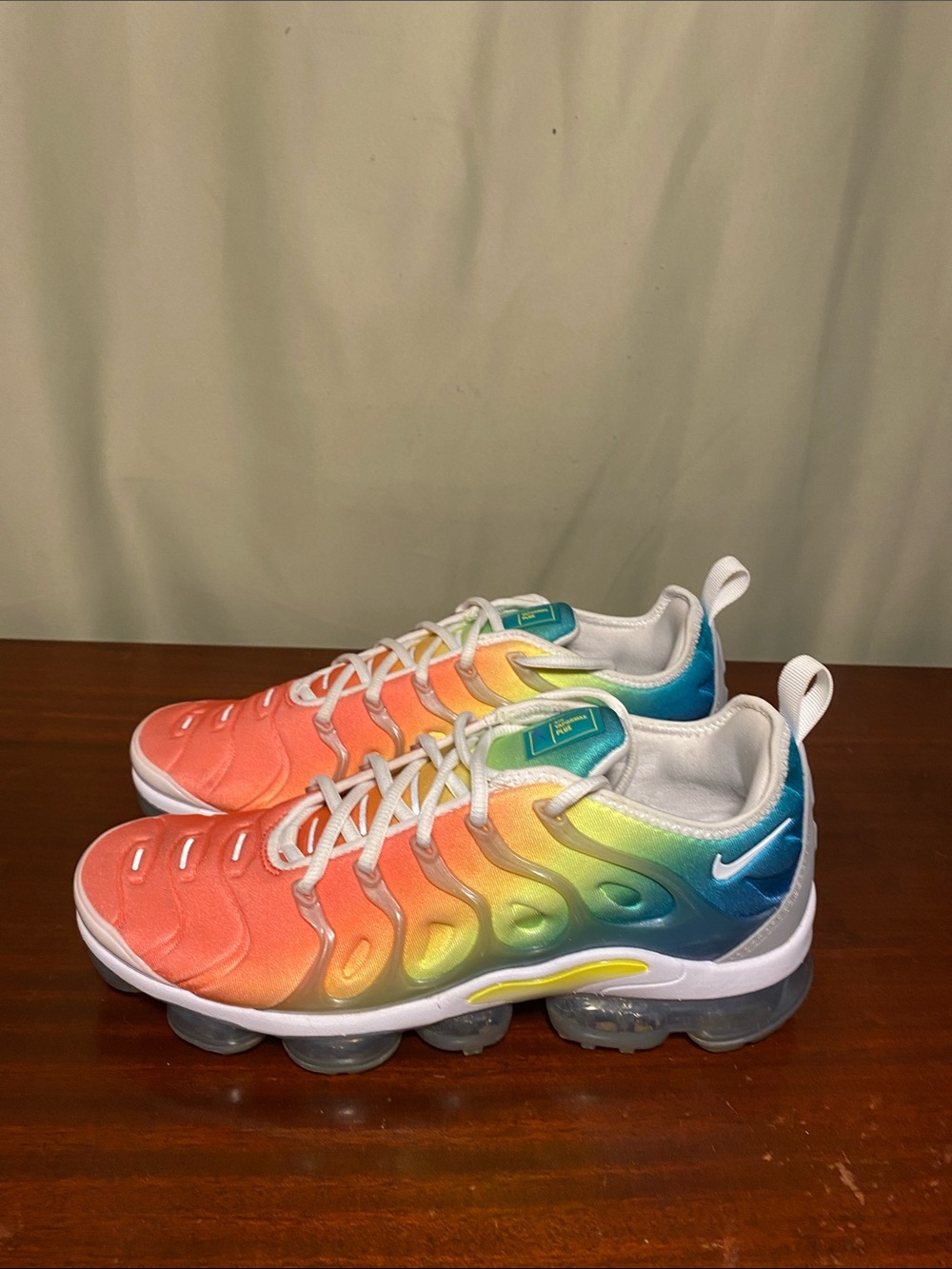 Nike Air VaporMax Plus Lava Glow Pink White Lifestyle Casual Women’s size 9.5